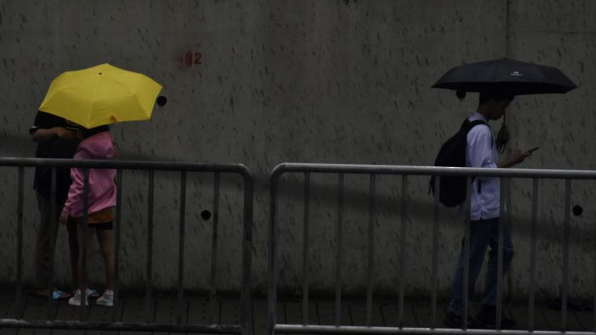 今日、国の都市の大部分は雨が降っています