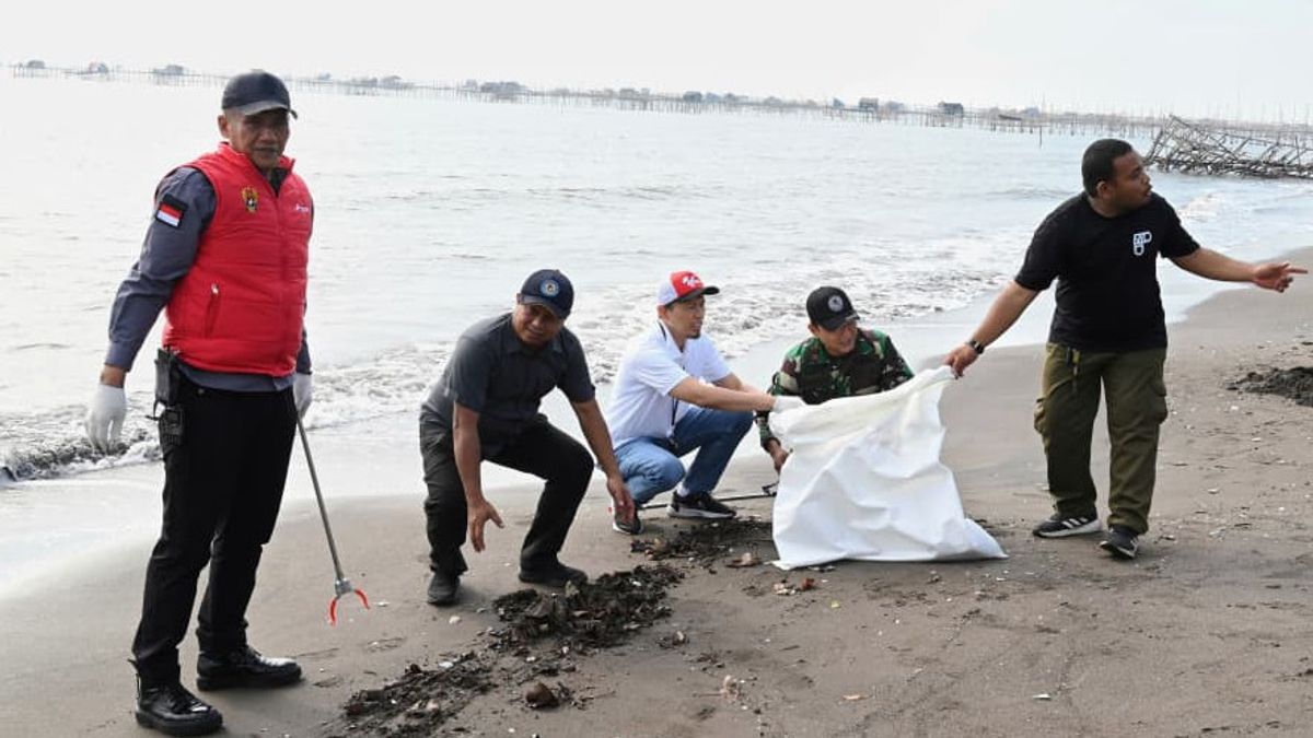 PGN Gelar Aksi Bersih Pantai, 1,1 Ton Sampah Terangkat dari Tanjung Pasir Banten
