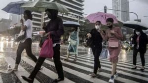 Jakarta has the potential for light rain to lightning today.