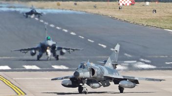 الرئيس ماكرون يزور منطقة الخليج والإمارات العربية المتحدة قد تشتري 60 طائرة مقاتلة من طراز رافال