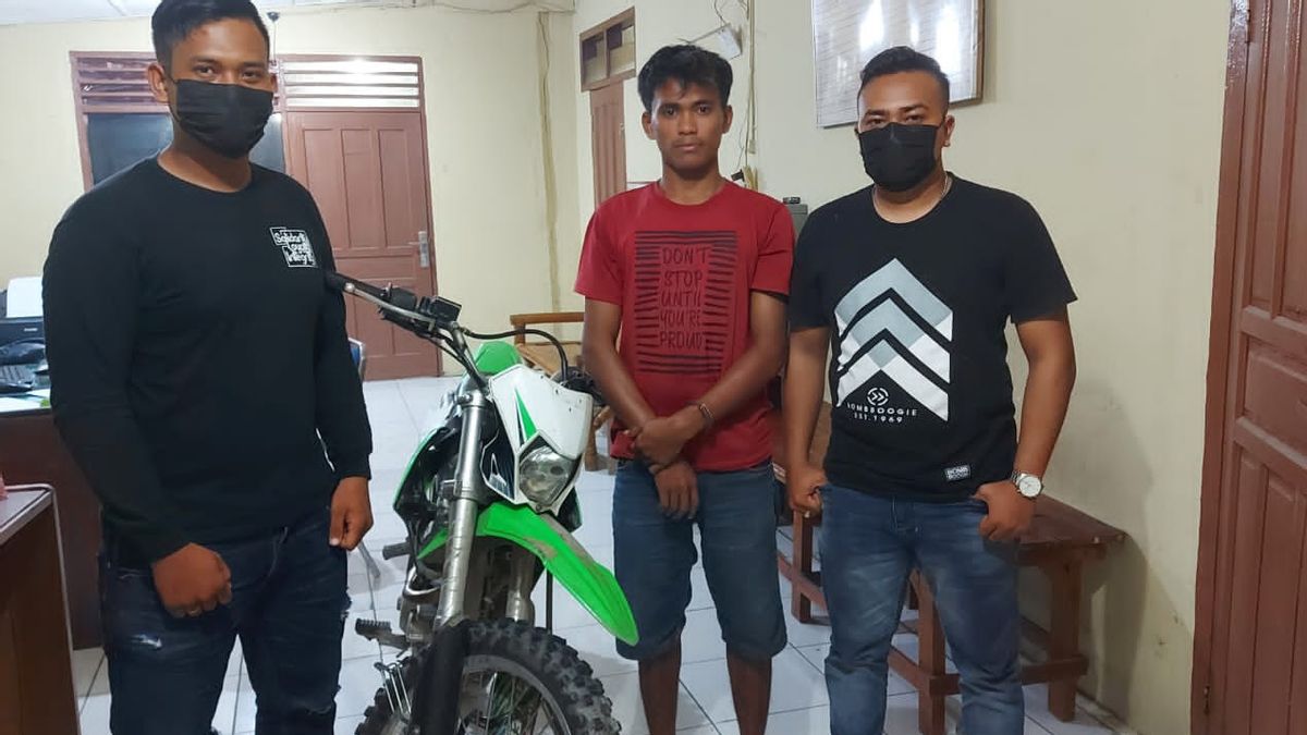  La Police Arrête Un Voleur De Moto Kawasaki KLX Alors Que La Victime était Vaccinée à Langkat
