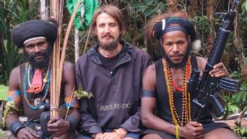    Pilot Sandera KKB Minta Obat Asma dan Buku, Kapolda Papua: Silakan Saja Bila Ada yang Mau Bantu