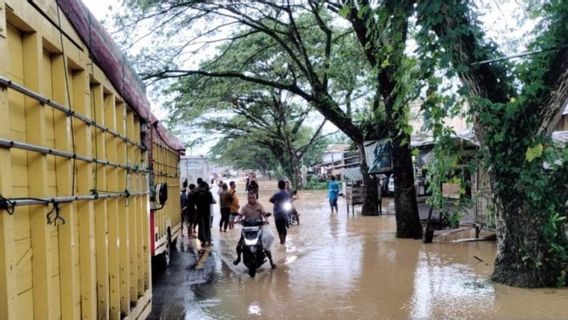 ناغان رايا - فيضانات شللت الوصول إلى وسائل النقل في ناغان رايا آتشيه