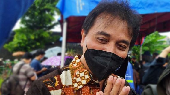 Bantah Akun Twitternya Disita Penyidik, Roy Suryo: Hoaks, Saya Senyum Aja! 