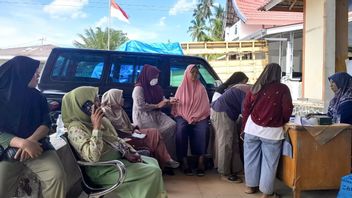 Le ministère des PME distribue une aide à la production à 12 districts de Sumbar touchés par une catastrophe