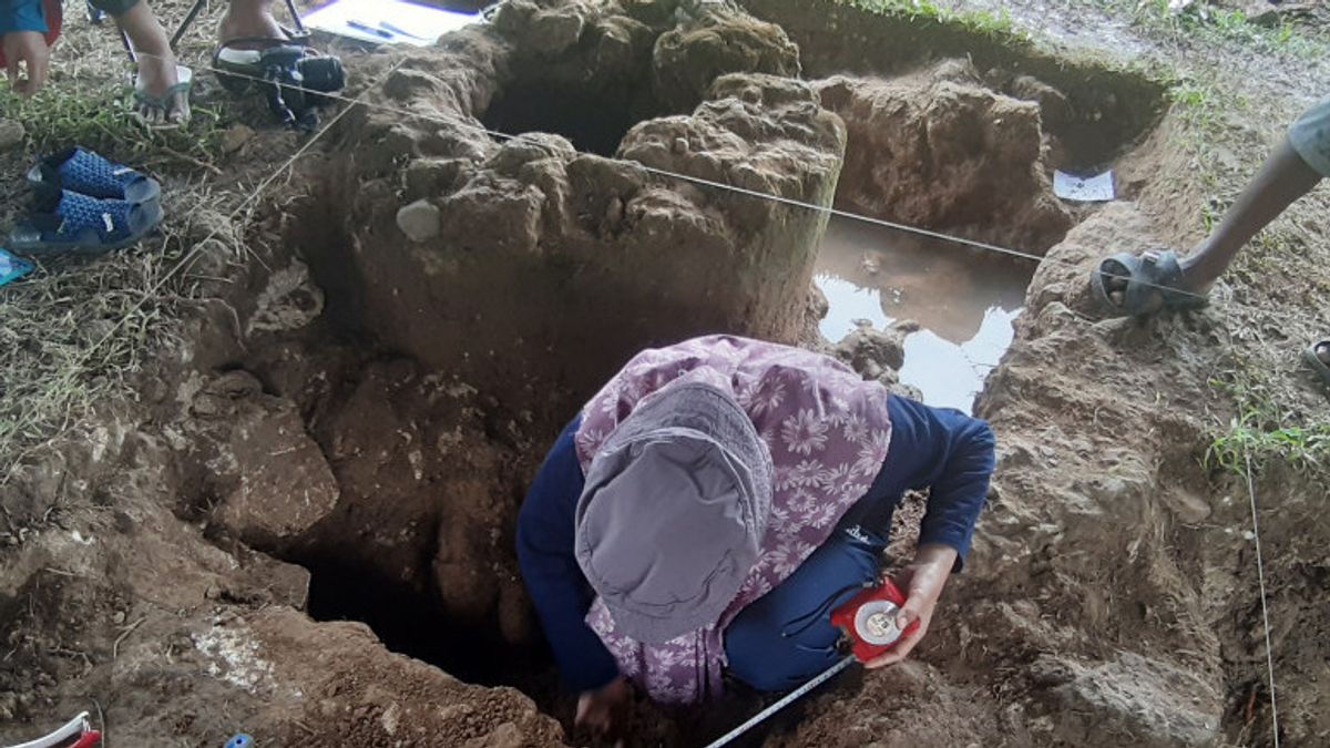 علماء الآثار العثور على القطع النقدية القديمة في قلعة كوتا ماس