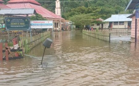 Banjir dan Longsor Akibatkan Jalan Weda-Patani Halmahera Tengah Terputus