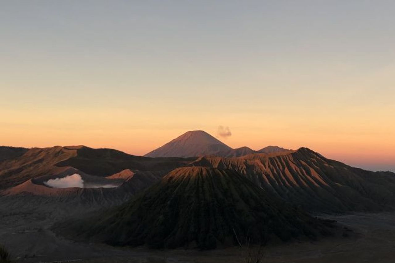 スメル山地域の火災はブロモへの観光活動に影響を与えませんでした