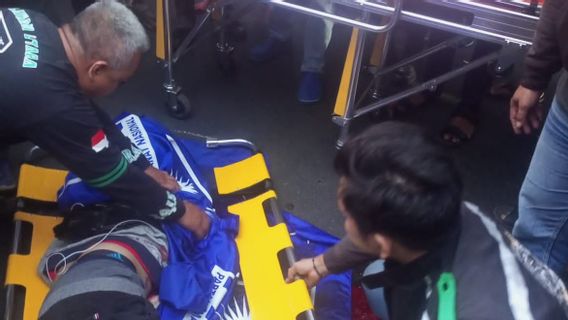 Gagal Menyalip Mobil, Pemotor Jatuh Lalu Dihantam Truk hingga Tewas Seketika