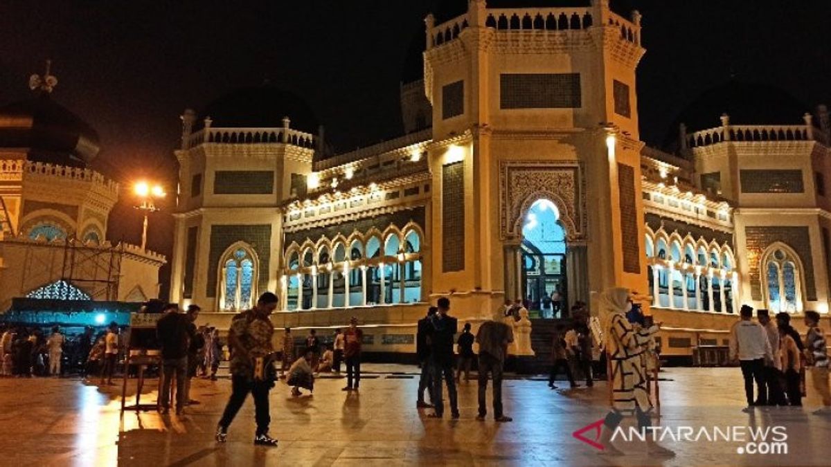 Masjid di Medan yang Gelar Salat Tarawih dengan Prokes Ketat