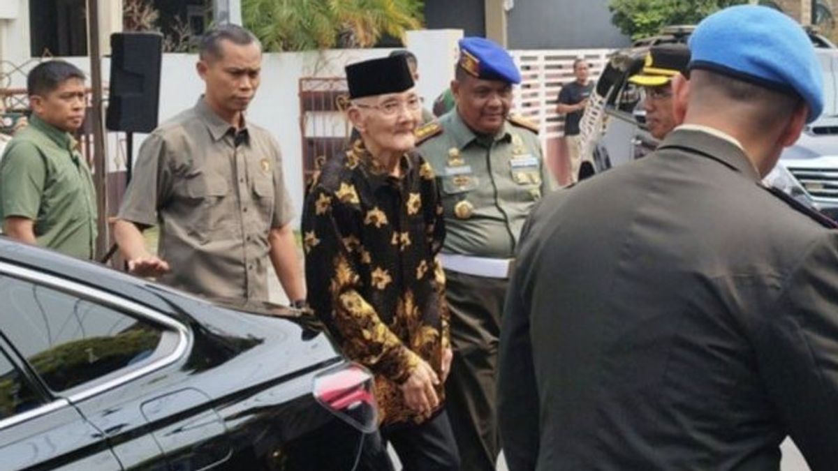 Wapres Ke-6 Try SutrisnoTiba di Rumah Duka Hamzah Haz