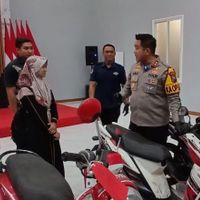 Pura-pura Jadi Pembeli, Pasangan Kekasih Nekat Curi Motor di Warung Ayam Geprek Blitar