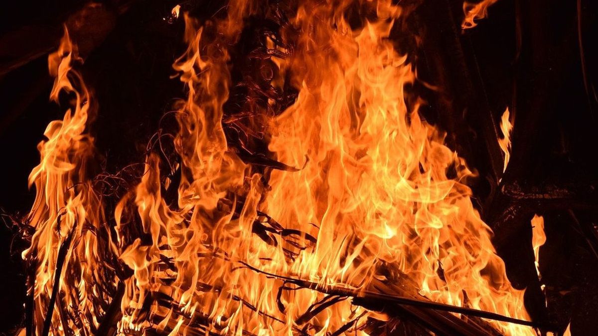 突发新闻：雅加达东部马特拉曼发生房屋火灾，10人死亡