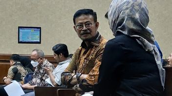 في المحاكمة ، تم الكشف عن أن SYL طلبت شراء ميك 25 مليون روبية إندونيسية