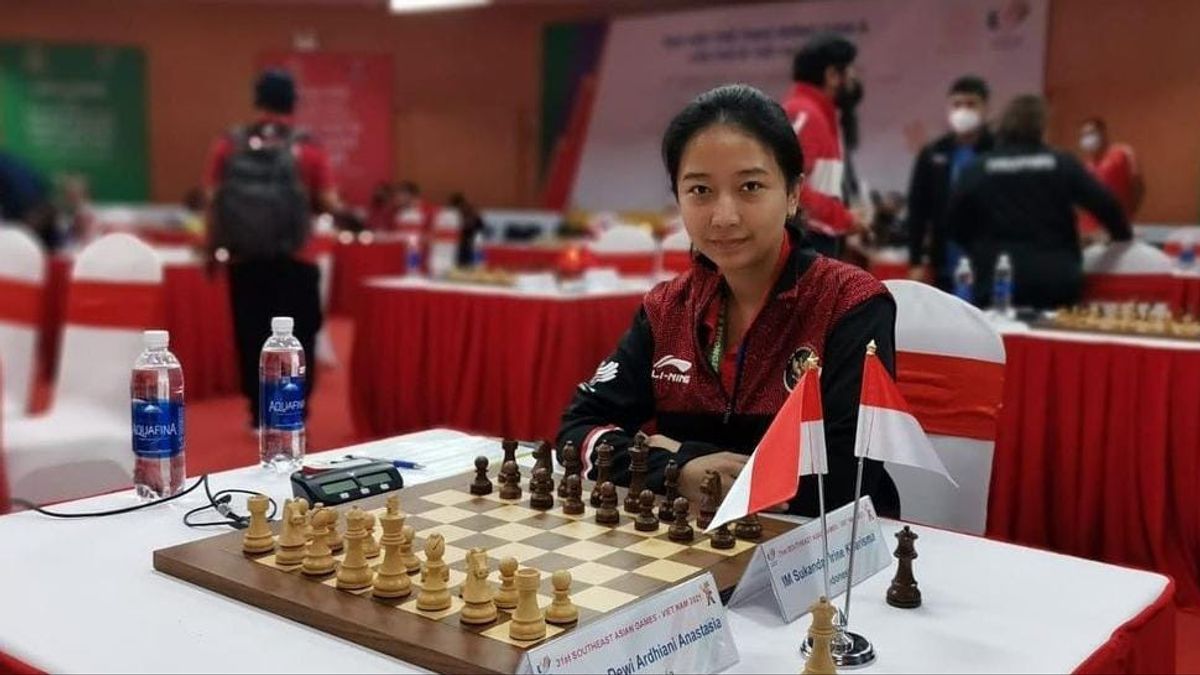 凭借第一种子的地位，艾琳·苏干达成为赢得2021年东南亚运动会经典国际象棋金牌的印度尼西亚中流砥柱