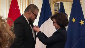 Sutradara Joko Anwar Terima Gelar Kehormatan dari Pemerintah Prancis