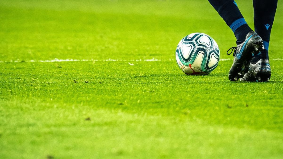 Sentuh Bola di Luar Kotak Penalti, Apa Alasan Kiper Laga Final Piala FA Tak Diberi Kartu Merah?