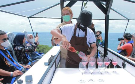 Dinilai Tak Aman, Wahana Ngopi In The Sky dengan Mobile Crane di Teras Kaca Pantai Nguluran Gunungkidul Disetop Sementara