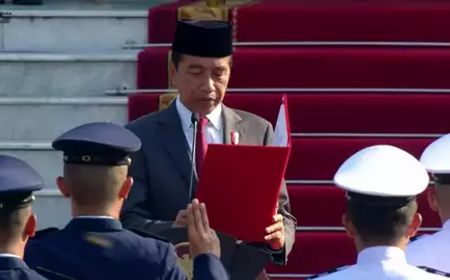 Lantik Perwira TNI-Polri, Jokowi Ingatkan Bahaya Serangan Siber