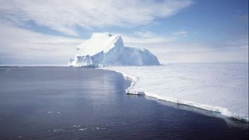 衛星データは南極の氷床の下で古代の風景を見つける