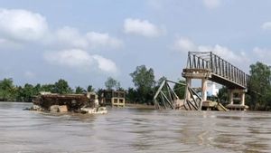 Cegah Korban Jiwa, Lalin Kapal Barang Lewat Bawah Jembatan Ambruk di Muba Sumsel Ditutup