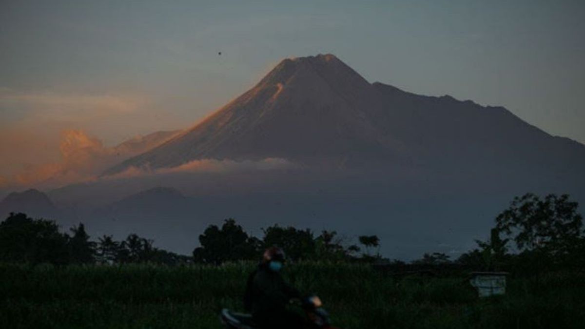 149 Times Earthquake Falls Mount Merapi