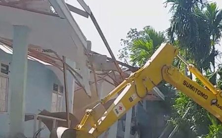 Gedung Kampus Universitas Tomakaka di Mamuju Dirobahkan