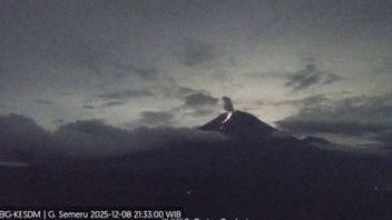 Gunung Semeru Erupsi Disertai Letusan, Luncurkan Lava Pijar