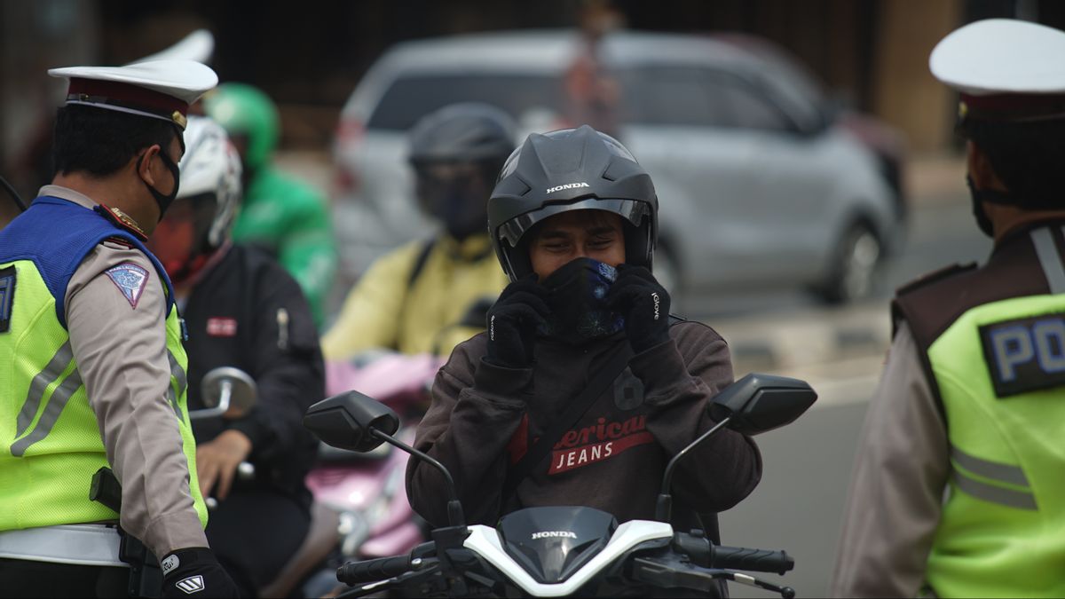 Antisipasi Massa Perusuh Demo Tolak UU Cipta Kerja, Polisi Razia di Perbatasan Jakarta