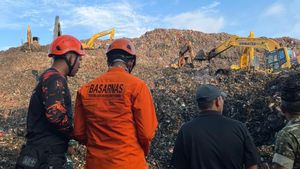 Longsor Sampah di TPST Bantargebang, 3 Orang Tewas