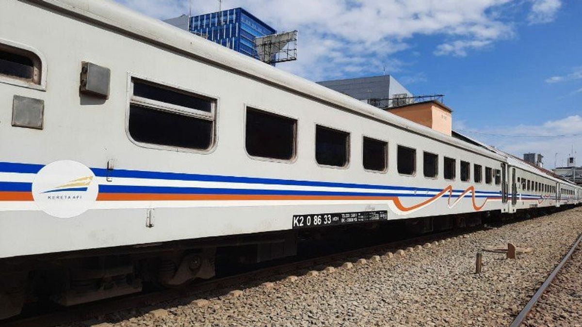 L’histoire des secondes de passagers du train de Turangga heurté par une ligne de commutère : une impasse très forte, des passagers ont été lancés dans un wagon