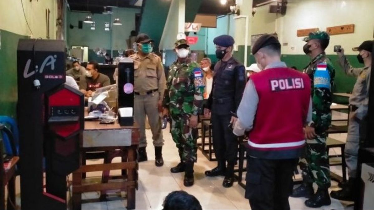 Razia Prokes di Medan Rutin Dilakukan Petugas Gabungan di Malam Hari