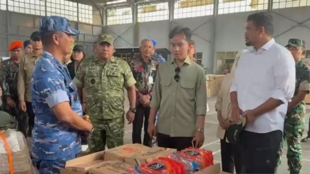Didampingi Bobby, Gibran Cek Bantuan Pangan di Gudang Logistik Medan