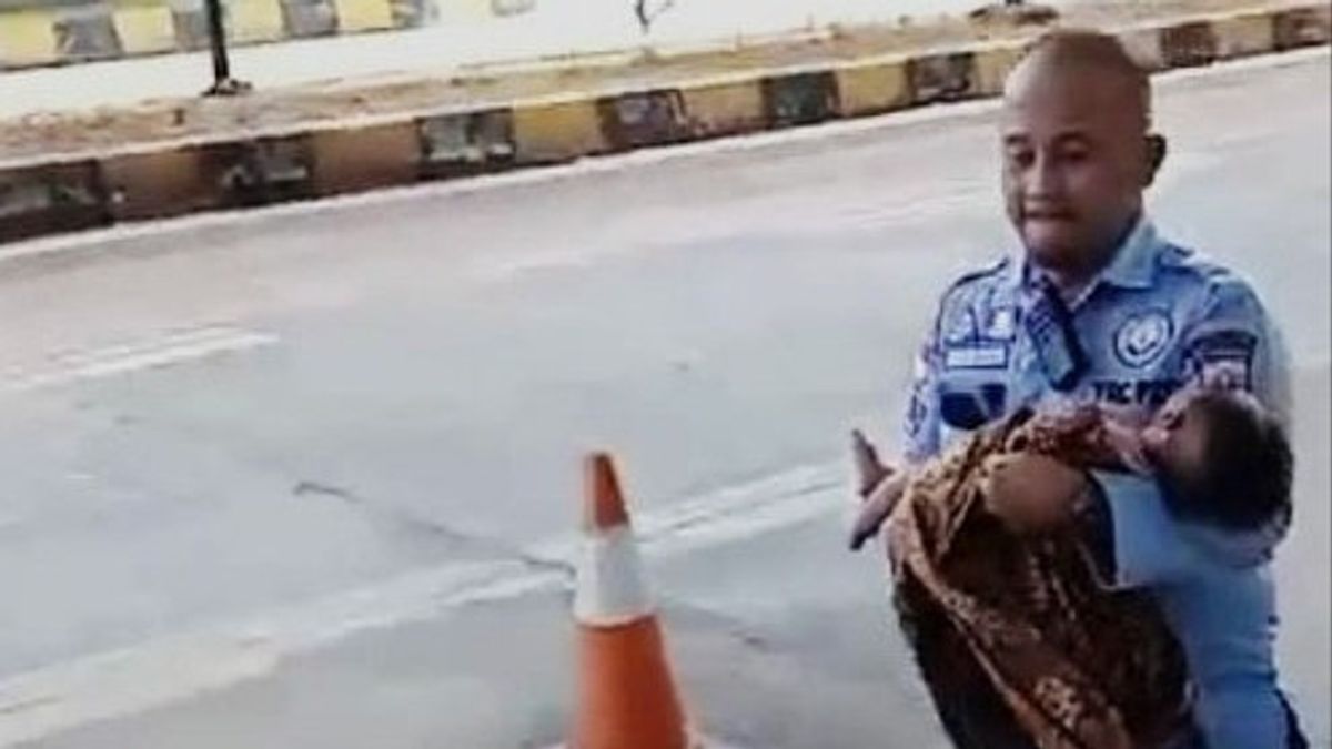 Sesosok Bayi Laki-laki Ditemukan Terbungkus Kain di Terminal Pulogebang