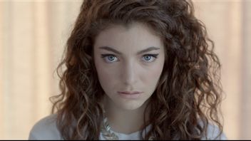 Lorde Isyaratkan Musik Baru untuk Penggemar