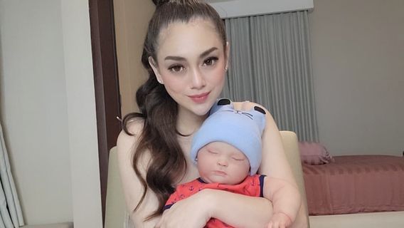 Celine Evangelista收养了新的娃娃孩子，类似于Ivan Gunawan的前身