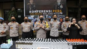 Penyelundupan 2.820 Botol Miras Arak Bali di Malang dengan Jasa Ekspedisi Diungkap Polisi