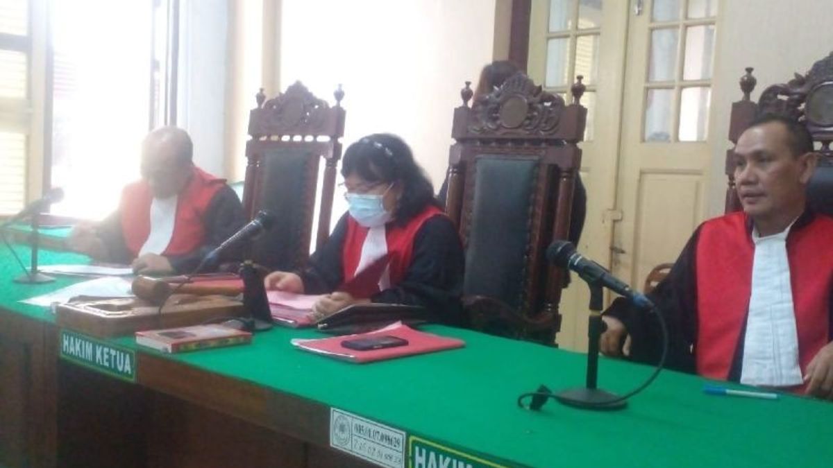 Medan District Court Judge Sentenced Methamphetamine Dealer From Dairi 7.5 Years In Prison