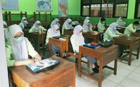 Ada 9 Siswa dan 2 Pengajar Positif COVID-19 di SMKN 35 Jakarta, PTM Disetop Sementara