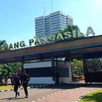 Digeruduk Massa Demo Buruh, Pintu Depan-Belakang Gedung DPR Dijaga Ketat Polisi