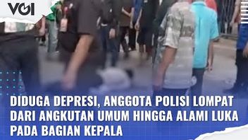 VIDEO: Diduga Depresi, Pria Berpakaian Polisi Lompat dari Angkot di Matraman