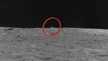 Chinese Roaming Robot Detects Strange Cube-shaped Object On The Moon, What Is It?