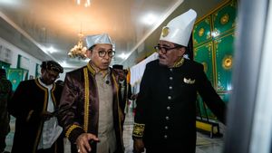 Dapat Gelar Adat Kesultanan Tidore, Menbud Singgung Film dan Ekonomi Budaya Maluku Utara