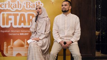 The Blessings of Iftar, Teuku Wisnu and Shireen Sungkar Invite the Community to Share More Easily in Ramadan