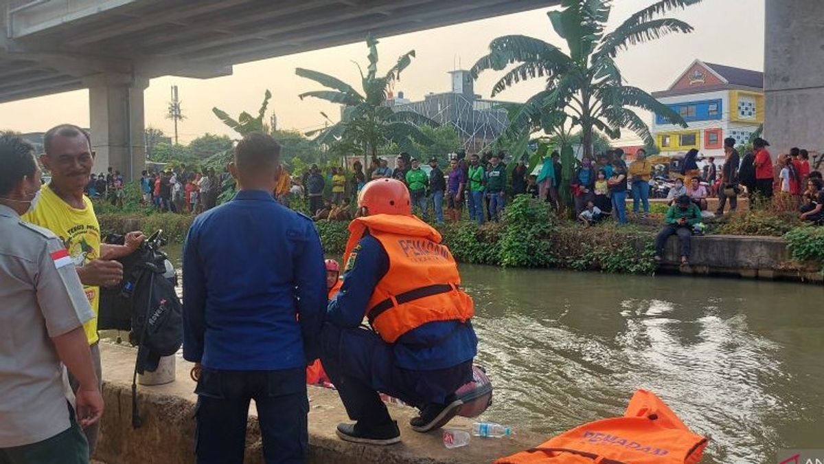 Pencarian Bocah Penyandang Disabilitas yang Hanyut di Sungai Kalimalang Dilanjutkan Besok