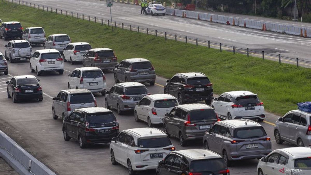 Arus Balik Menggila, 47 000 véhicules envahissent Cipali en direction de Jakarta