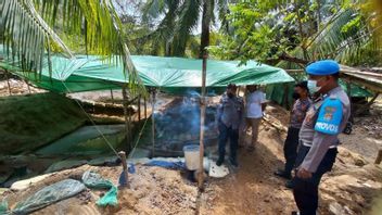 Back In Operation, Police Control Illegal Gold Mine In Central Lombok