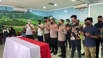 Jenazah Briptu Faisal Helut Korban Penembakan di Pulau Haruku Dimakamkan di Taman Makam Bahagia Ambon
