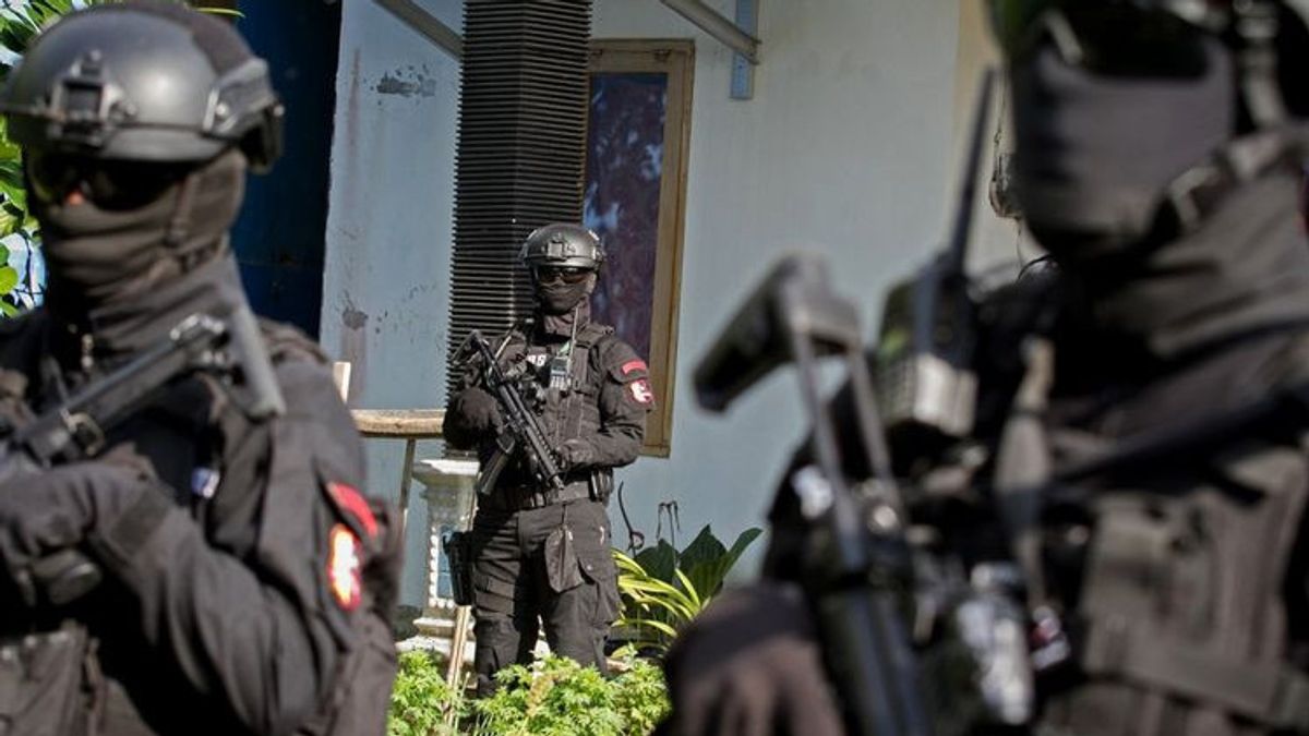 Densus 88 Arrests Suspected Terrorist Supporting ISIS in Bekasi, Status as an SOE Employee