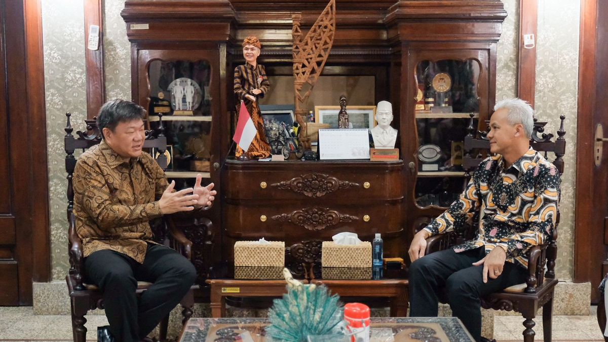 ガンジャール知事がクォック大使と会談、中部ジャワとシンガポールの <i>グリーンエネルギー</i> 協力について話し合う